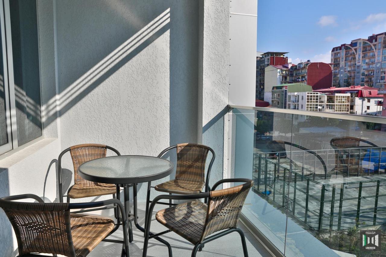 Libereco Aparthotel Batoemi Buitenkant foto