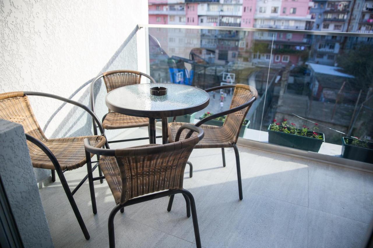 Libereco Aparthotel Batoemi Buitenkant foto