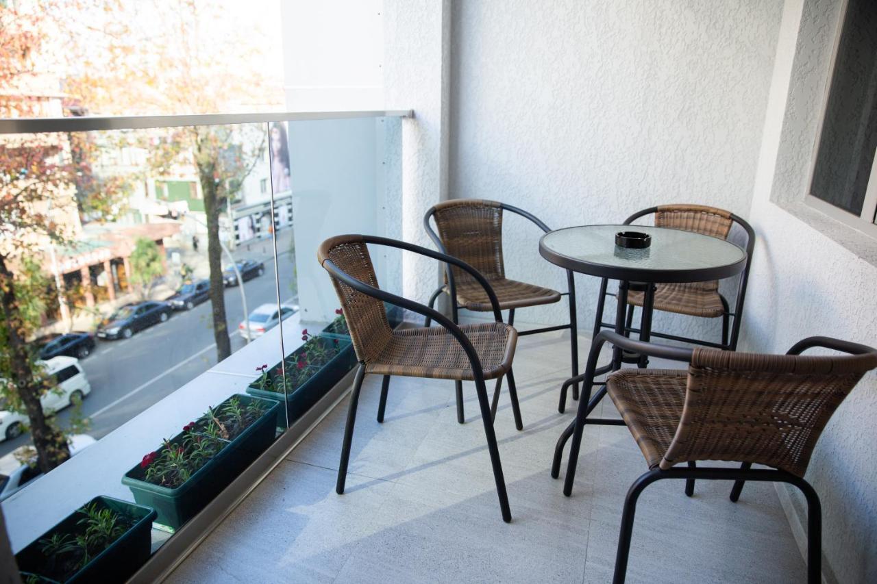Libereco Aparthotel Batoemi Buitenkant foto